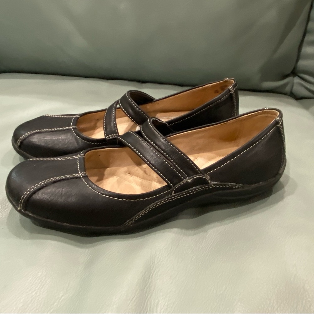 Naturalizer size 7 black Mary Janes